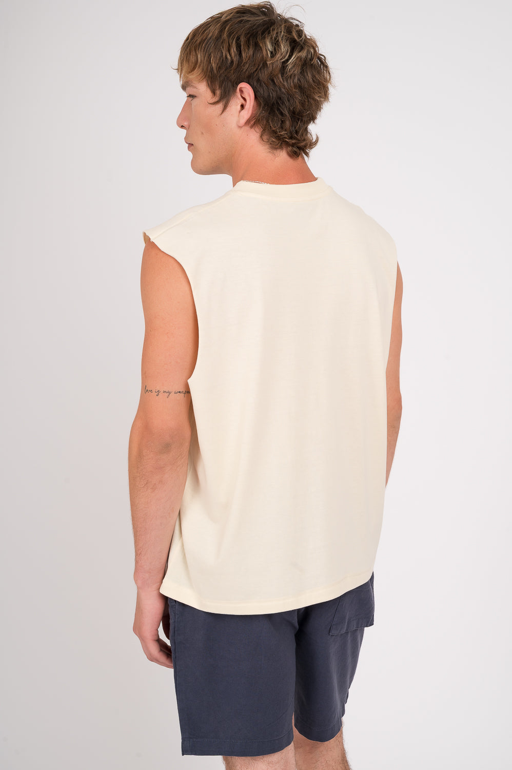 Sleeveless Lee