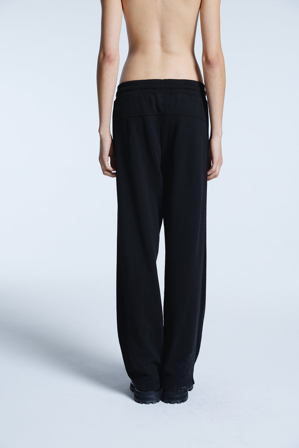 Pantalon Recortes Negro