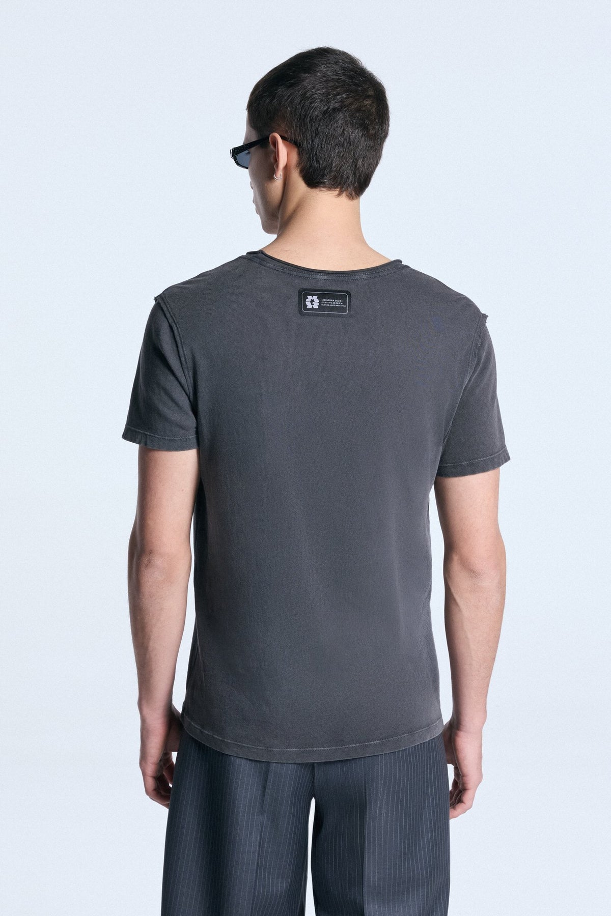 Remera Street Gris Oscuro