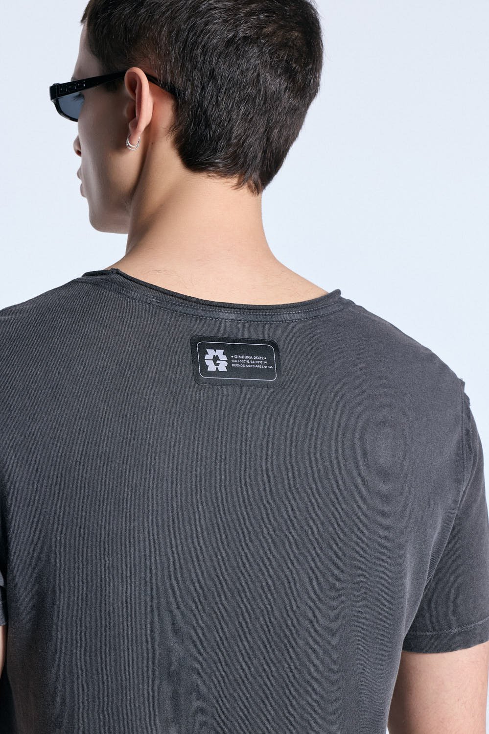 Remera Street Gris Oscuro